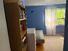 LARGE SPACIOUS ROOM IN CENTRAL LOCATION UTILITIES INCLUDED - Photo 3