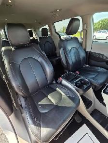 2017 Chrysler Pacifica - Photo 2