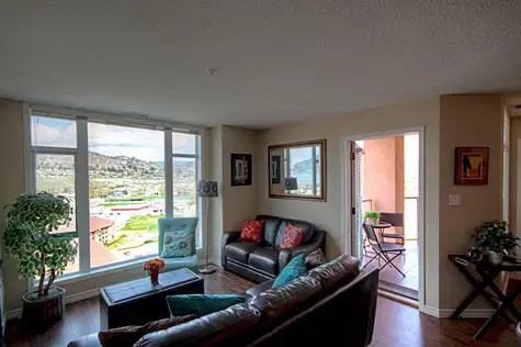 FullyFurnishedLuxuriousDowntownKelownaLakefrontCondoSep19toApr20
