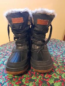 Women's/Teen Winter Boots Size 9 - Photo 2