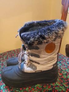 Winter boots For Women or Teenagers Size 6