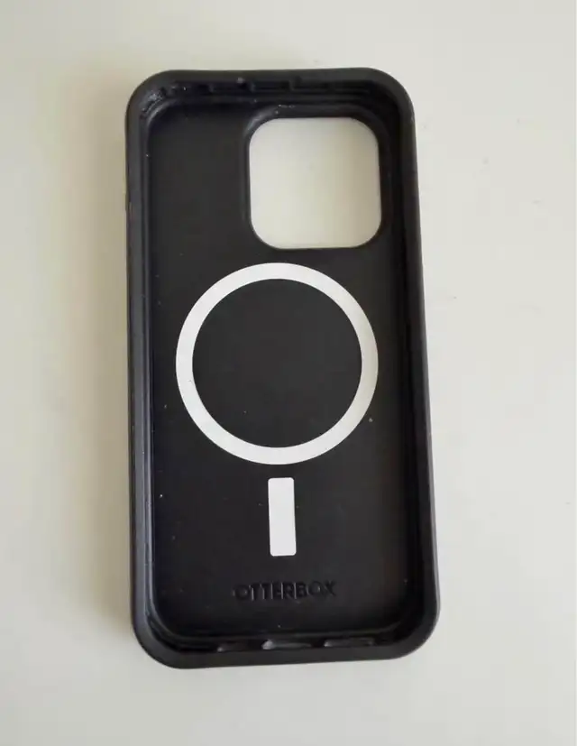 New Otterbox Symmetry Series For IPhone 15 Pro   Megsafe (Black)