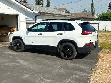 2017 Jeep Cherokee, owned by seniors for sale - Photo 3