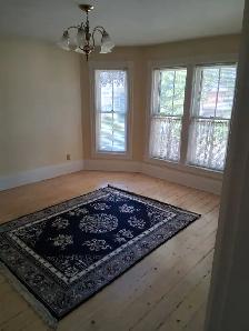 VICTORIA AVE 'ONCE IN A LIFETIME' 1300 SQ FT $1300/MTH  UTIL.