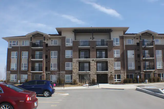 Spacious 2 Bedroom   Den Condo – Top Floor