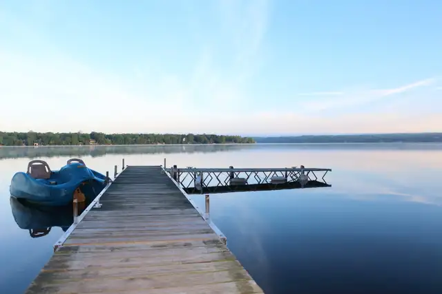 Waterfront cottage weekly rental