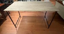 Grey Desk - Photo 2