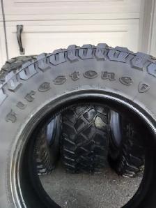 4 tires FIRESTONE 255/75/R17 all season.