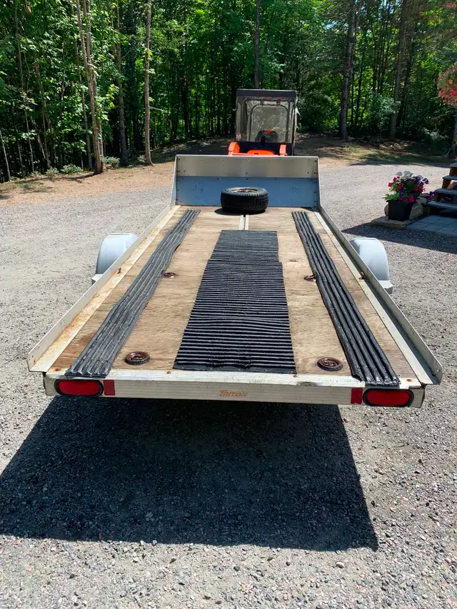 2013 TRITON FLATBED TRAILER