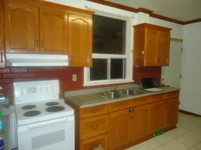 1st Floor Bedroom Sept 1, near Bloor & Dufferin Subway Station