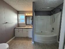 2005 mobile home for sale in Blackfalds with double car garage - Photo 6