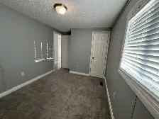 2005 mobile home for sale in Blackfalds with double car garage - Photo 11