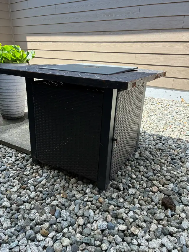 Gas fire table