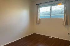 Room for Rent in Main-Floor Bedrooms House with All Utilities - Photo 2