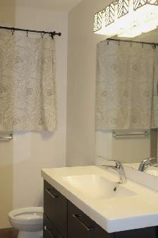 Room for Rent in Main-Floor Bedrooms House with All Utilities - Photo 6