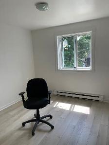 big 4 1/2 ，2 bedroom， - Photo 6