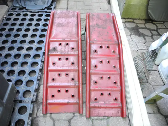 STEEL CAR RAMPS UP TO 6500 LBS WHEN USED TOGETHER