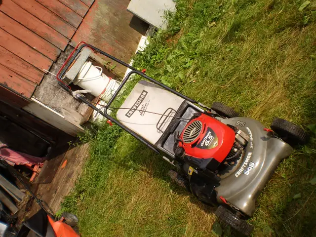 CRAFTSMAN  6.5HP  push  gas   Lawnmower.