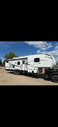 2018 Highland Ridge 2950bh Open Range fifth wheel trailer.