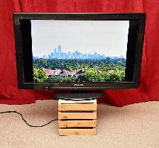 Panasonic 32-inch LCD HDTV with Remote & Manual (Mint) - Photo 2