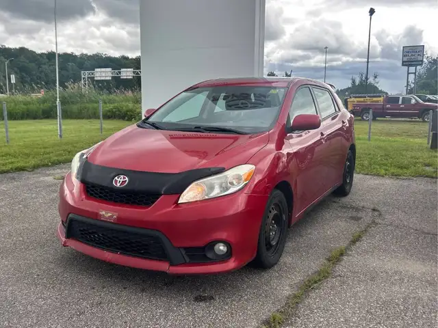 2013 Toyota Matrix S ONE OWNER | LOW KM | SUNROOF