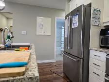 Large Furnished Bedroom for Rent! All Inclusive! - Photo 4