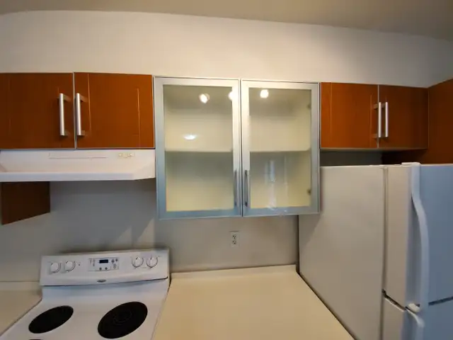 Ontario & Lincoln - Spacious 2 bedroom apartment for rent