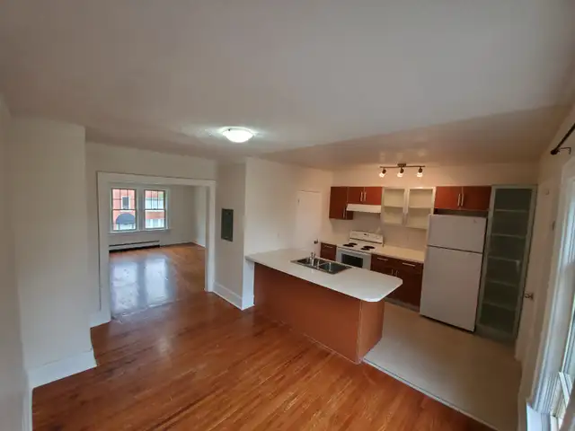 Ontario & Lincoln - Spacious 2 bedroom apartment for rent