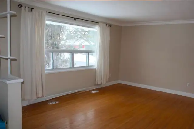 3 bedroom main floor apartment for rent in Aurora