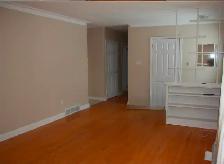 3 bedroom main floor apartment for rent in Aurora - Photo 8