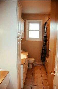 3 bedroom main floor apartment for rent in Aurora - Photo 9
