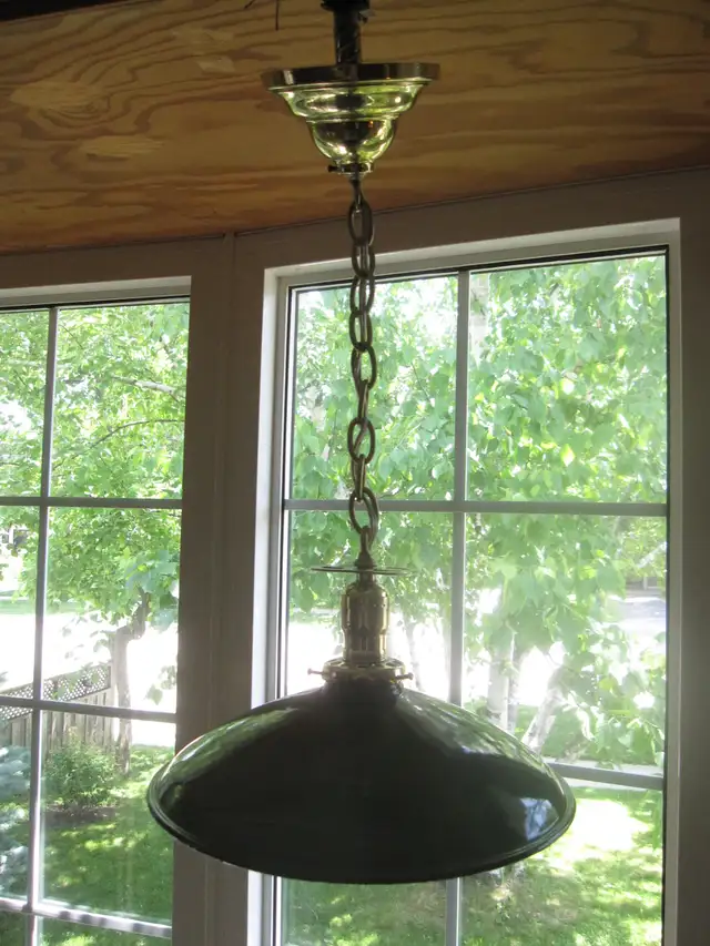 VINTAGE CTS 12 INCH GREEN WHITE PORCELAIN INDOOR CEILING FIXTURE