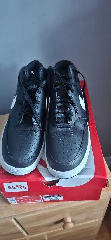 Espadrilles neuf Nike pour hommes gr 13 (80$)