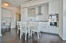 12 YORK ST - ICE CONDOS - HIGH FLOOR 2 BEDROOM STUDY W/1-PARKING - Photo 2