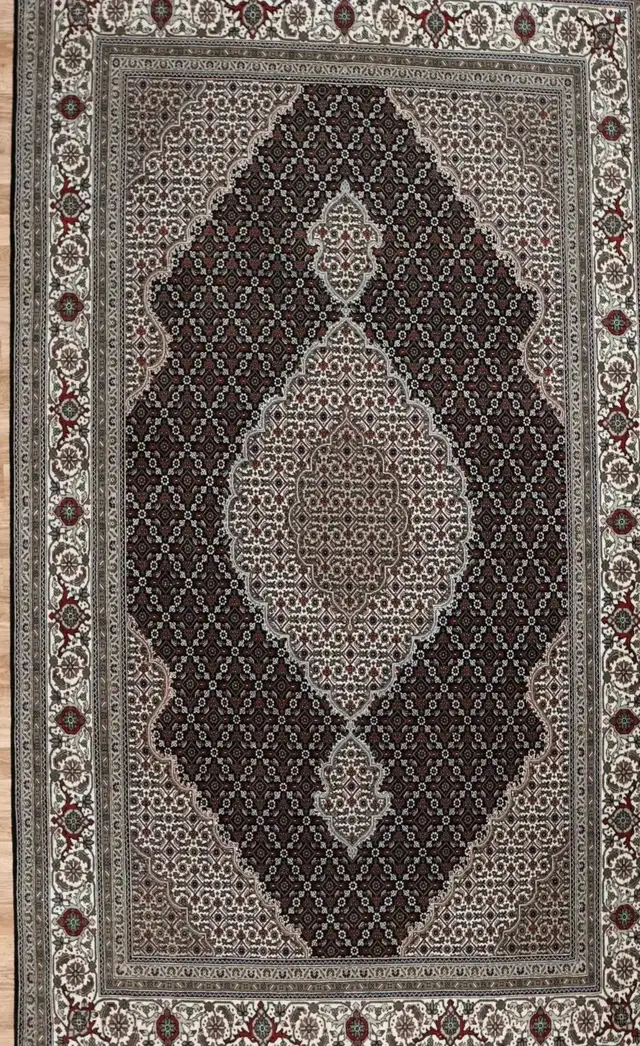 VERY CLASSY HANDKNOTTED PERSIAN TABRIZ WOOL RUG 5.5FT x 9.6FT (2