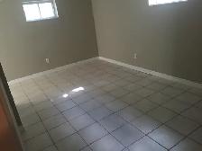 Newly renovated one bedroom - Photo 3