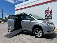 2016 Toyota Sienna XLE-WHEELCHAIR ACCESSIBLE VAN-SUNROOF-LEATHER - Photo 12