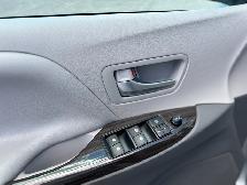 2016 Toyota Sienna XLE-WHEELCHAIR ACCESSIBLE VAN-SUNROOF-LEATHER - Photo 13