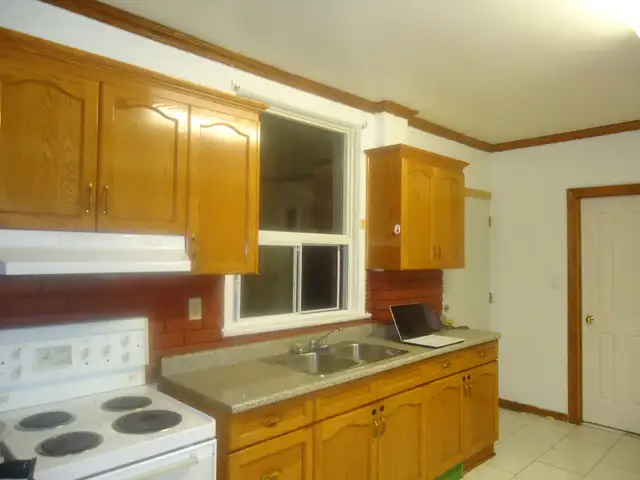 1st Floor Bedroom Sept 1, near Bloor and Dufferin Subway Station