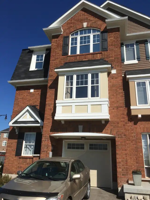 Private Room LADY Tenant @ Mt. Pleasant GO Station Brampton