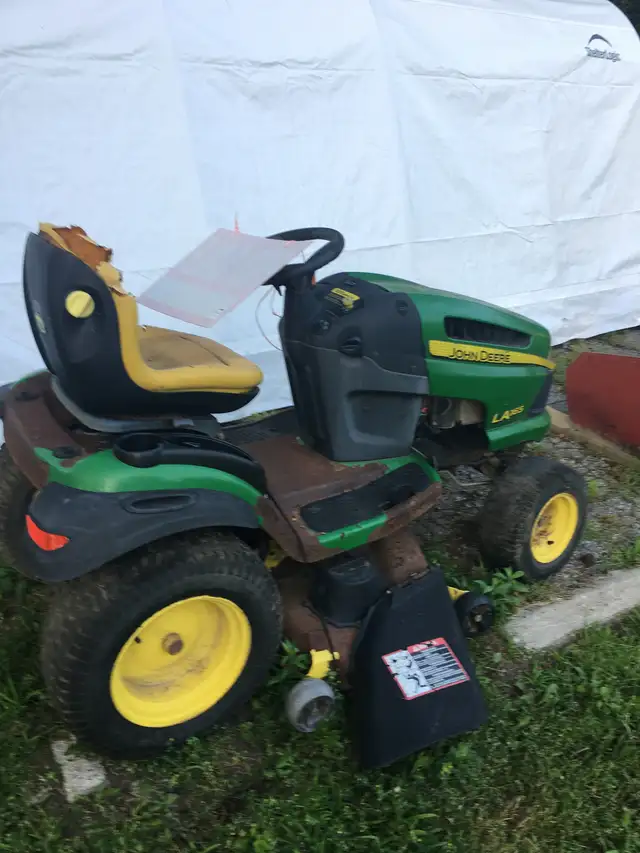John Deer riding Lawnmower