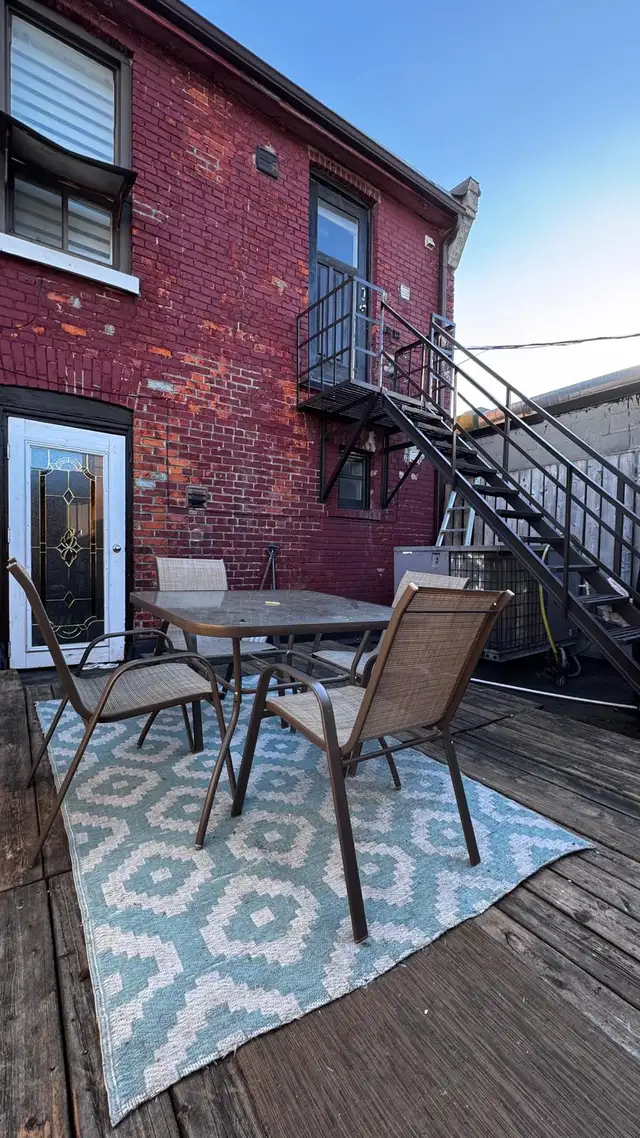 TORONTO, QUEEN & BATHURST, 3 BED, 1 BATH FURNISHED APT FOR RENT