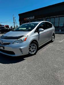 2013 Toyota Prius v - Photo 2