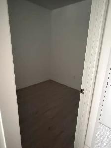 Bedroom with Private Bathroom - Photo 3