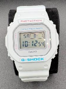 Digital dw5600sc Casio G-Shock Watch in White/Grey