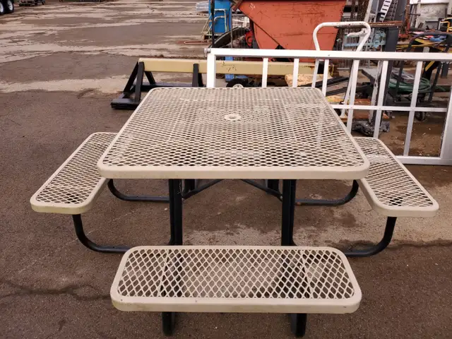 EIGHT SEAT STEEL RUBBER COATED PICNIC TABLE COMMERCIAL