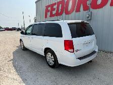 2017 Dodge Grand Caravan SXT - Photo 2