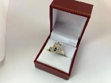 bague en or 10k  avec main