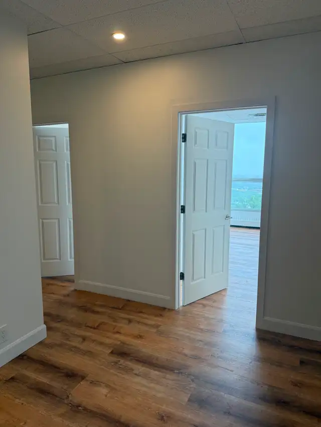 Bureau à louer / Office for rent - 2120 Sherbrooke e - 518 pi2