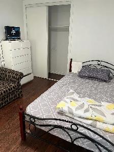 Gorgeous and Furnished Main Floor Room in Scarborough for Rent - Photo 4